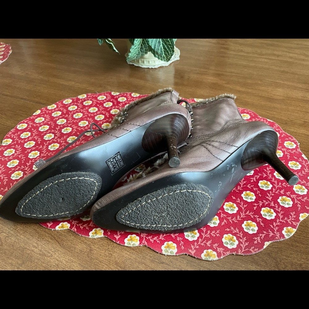 XOXO Leather Booties with Faux Fur Trim, 3” heel. Super Cute & Original. Size 6 - Picture 12 of 16